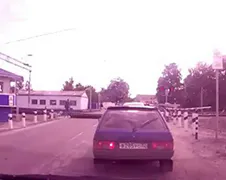 Motorrijder moet duidelijk nog op zijn landing oefenen...