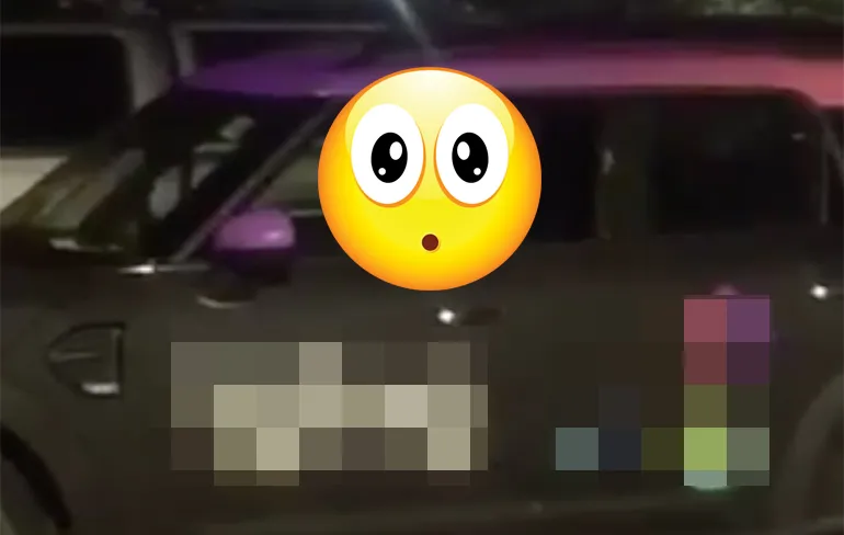 Na festival even lekker poepen in de auto...