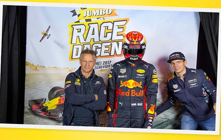 Naast hard rijden kan Max Verstappen ook Photobomben!