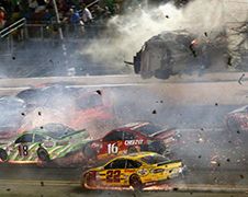 NASCAR klapper: Grote puinhoop nog eens aan toe zeg!