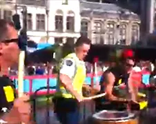 Nederlandse agent trommelt mee op Gentse feesten