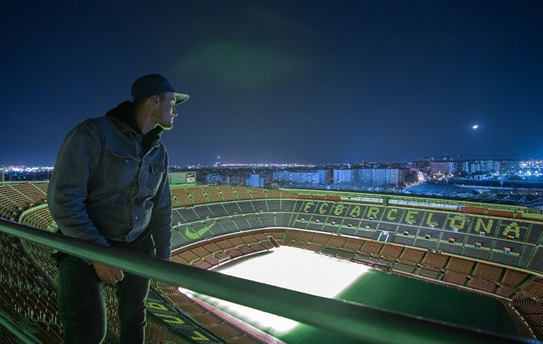Nederlandse Roofers nemen illegaal een kijkje in Camp Nou