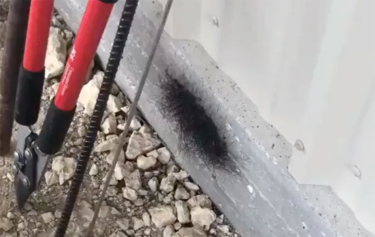 Nest hooiwagens en veel mensen zouden daar een vlammenwerper op richten