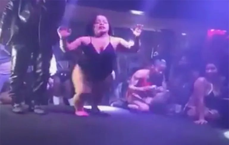 Net als je denkt dat je alles hebt gezien... Midget Stripper!