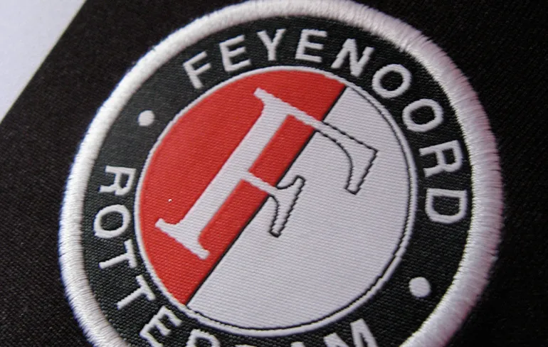 Nick is duidelijk niet onder de indruk van het spel van Feyenoord