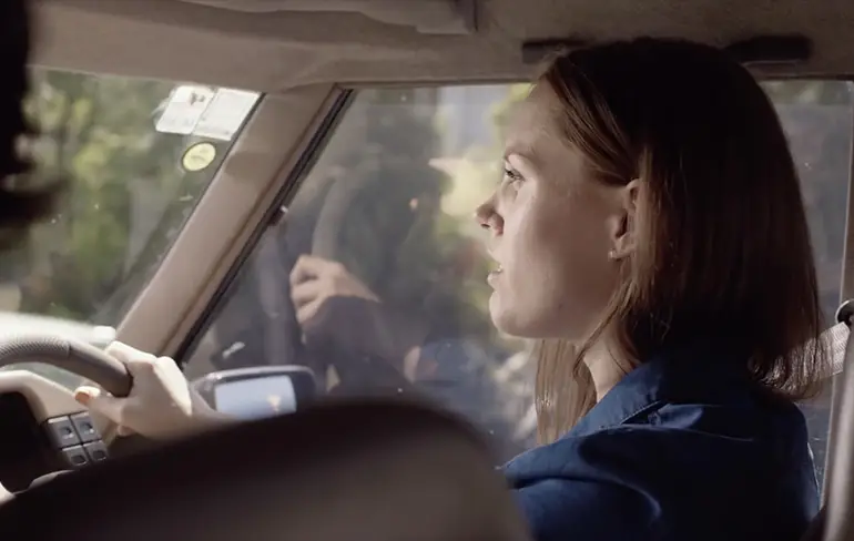 Niet bellen in de auto spot uit Nieuw-Zeeland is best creepy!