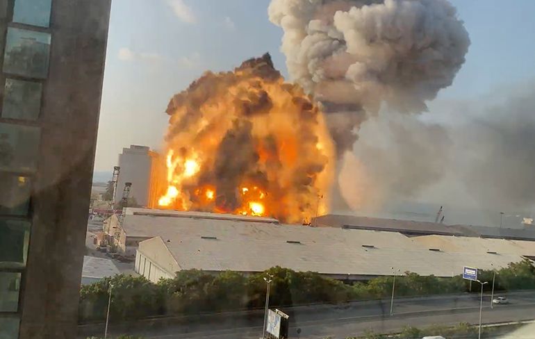 Nieuwe bizarre beelden van de tweede explosie in Beiroet