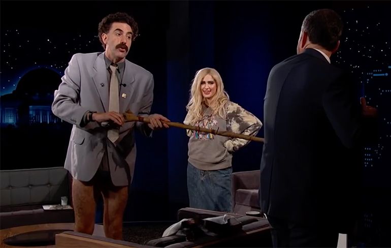 Nieuwe Borat-film dag eerder uitgebracht vanwege scene met Trumps advocaat