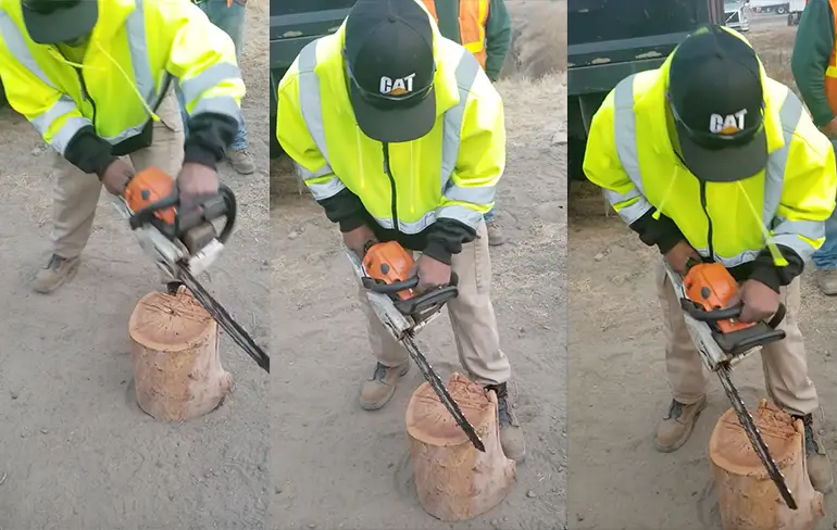 Nieuwe collega wordt geleerd hoe je een kettingzaag moet starten