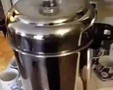 Nieuwe koffiemachine maakt rampetamp geluiden...
