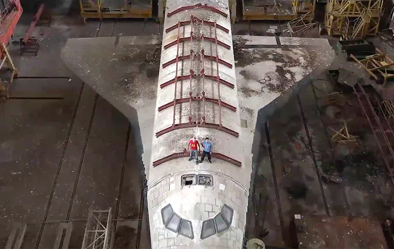 NL Urban Explorers brengen nacht door bij verlaten Russische Space Shuttles