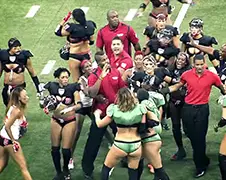 Nog een reden om naar vrouwen Football te kijken!