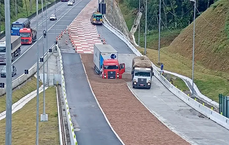 Noodstopstrook is toch wel handig voor voertuigen die moeite hebben met remmen