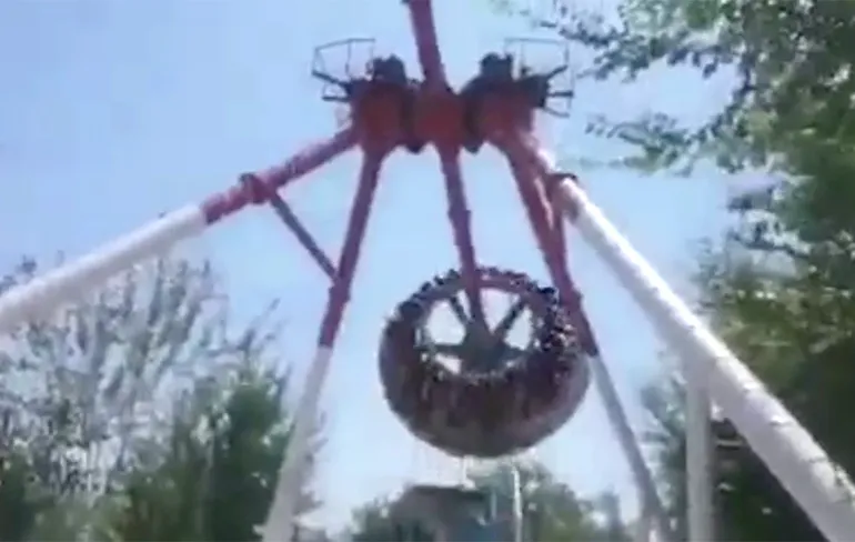 Note to self: Nooit in Oezbekistan in een attractie stappen