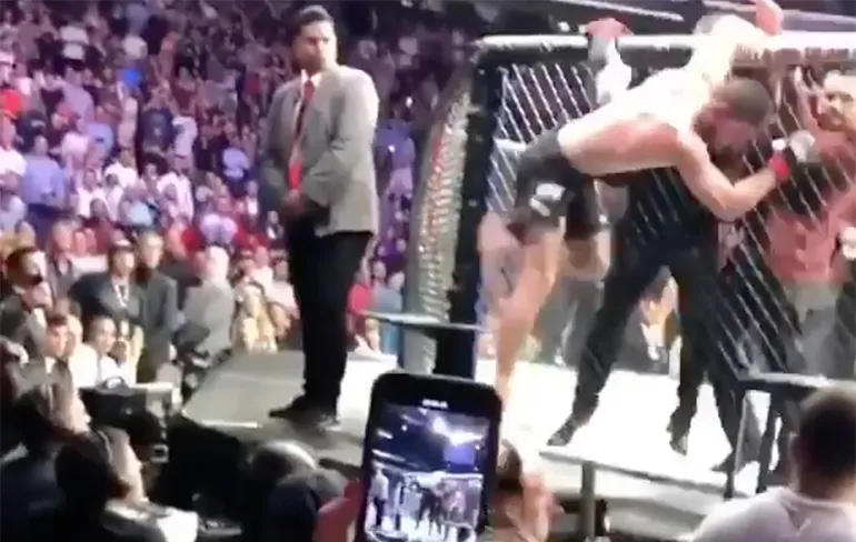Nurmagomedov verslaat McGregor, daarna breekt massaal gevecht uit