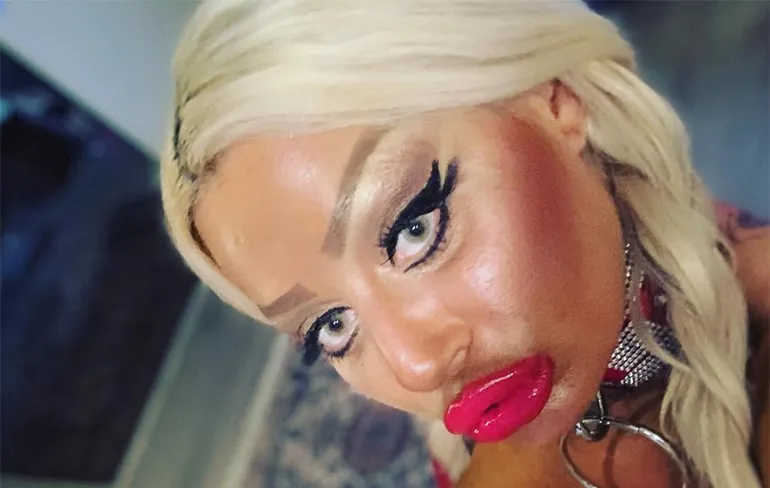 O Coco Bimbodoll, wat doe je jezelf toch aan?