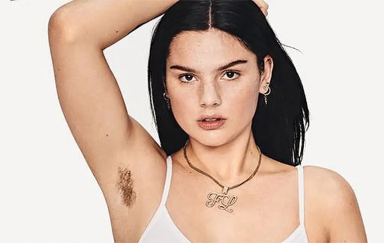 O jee, Famke Louise maakt statement dat vrouwen okselhaar mogen laten staan