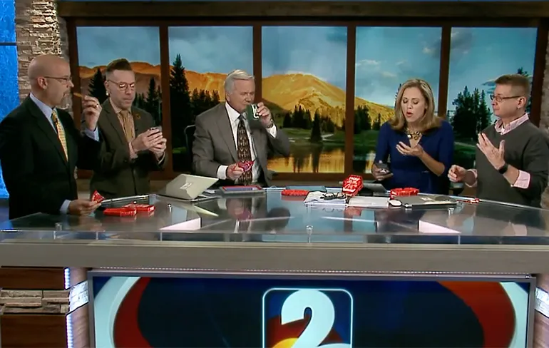 Ochtendshow Denver doet de Carolina Reaper One Chip Challenge