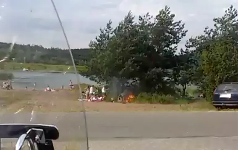 Oeps, het BBQ vuurtje is na 35 seconden iets groter...