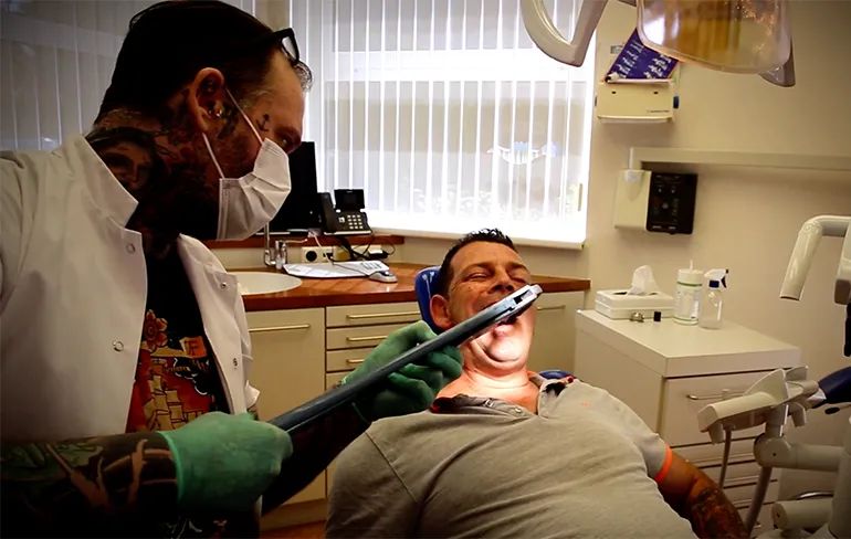 Officiele videoclip: Bertus Oet Almelo - ,as ie gin tand in de bakkes hebt