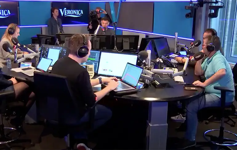 Om te lachen: Henny Huisman vertelt mop over Louis van Gaal