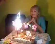 Oma, van harte gefeliciteerd! Hier een vlammend cadeau!