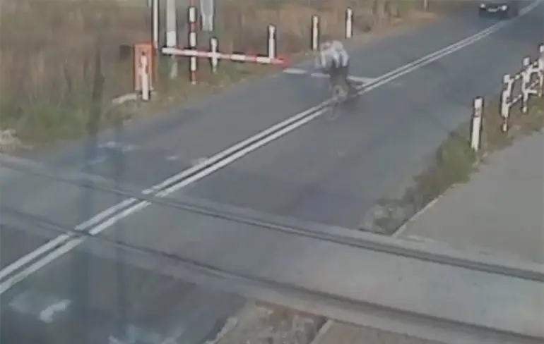 OMFG! Dan kun je als fietser beter een vliegje in je oog krijgen!