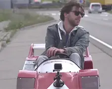 Omgebouwde Kiddy Ride gaat 90 kilometer per uur