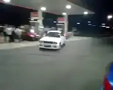 Ondertussen bij een benzinestation ergens in Rusland...