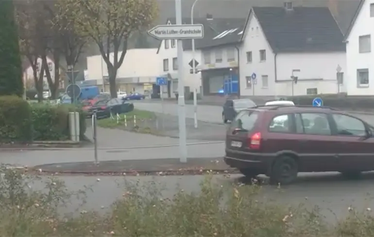 Ondertussen in Duitsland: Is het een bus, nee het is een...