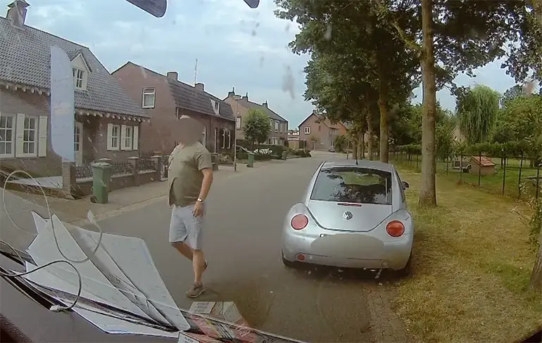 Ondertussen in Haelen: Man slaat chauffeur in het gezicht na verkeersruzie
