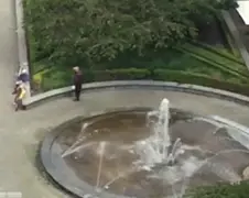 Ondertussen in Maastricht: Even snel kakken!