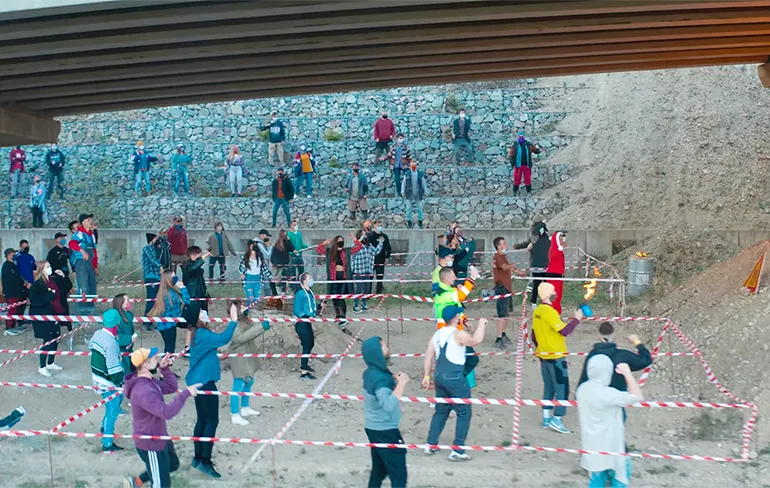 Ondertussen in Slowakije: Zo ziet een social distancing rave eruit