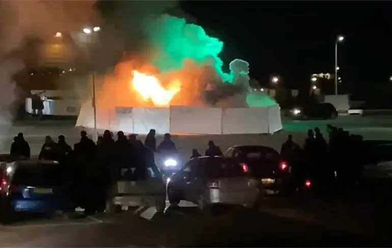 Ondertussen op Urk: GGD-testlocatie in de fik gestoken