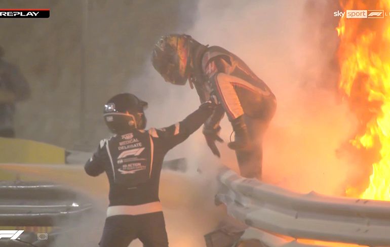 Ondertussen tijdens GP Bahrein: Romain Grosjean crasht en auto vliegt in de fik