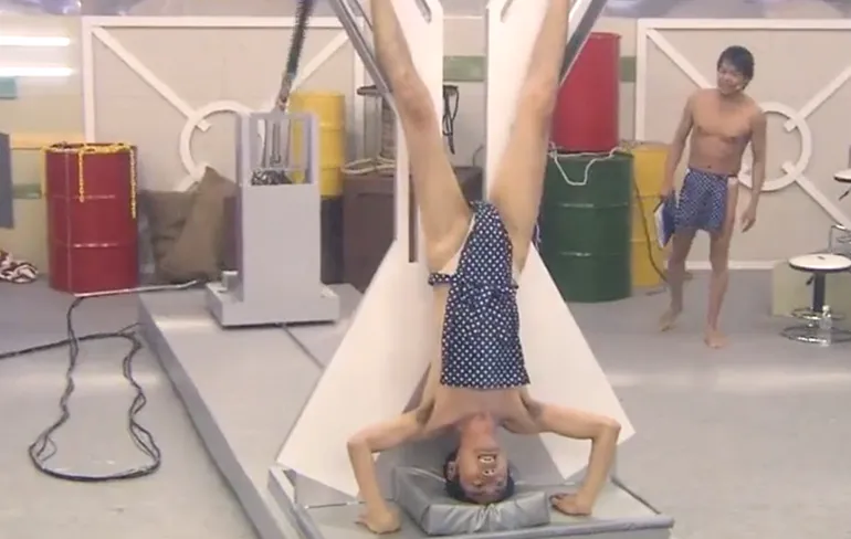 Only in Japan: Iemand zijn geval krijgt veel te verduren in Game Show!