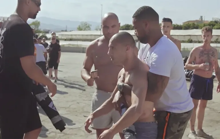 Ontgroeningsritueel nieuwe leden van No Surrender is heel pijnlijk!