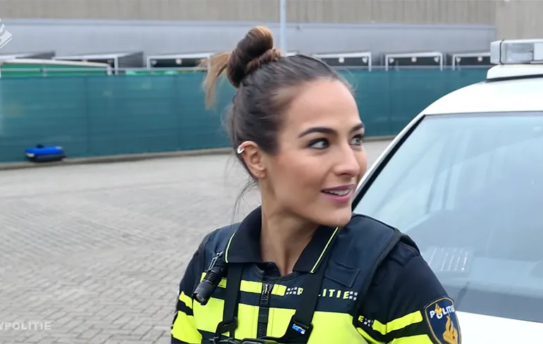 Ooit knapste agente van Nederland is weer eventjes agente