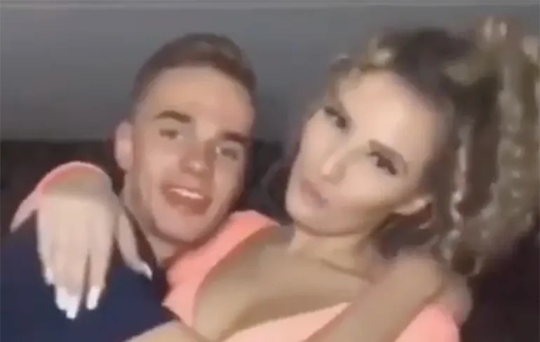 Ook het broertje van Fabiola wil wat aandacht... Van Fabiola...