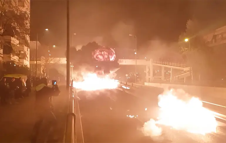 Oorlog in Irak? Nope Pasen in Athene!