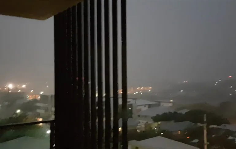 Op vakantie in Australië: Blikseminslag dichtbij hotelkamer