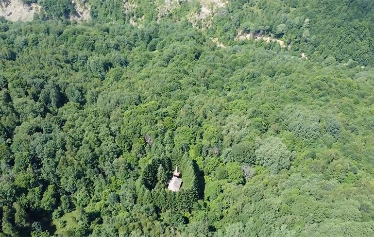 Op zoek naar verlaten kerken in de bergen van Roemenie