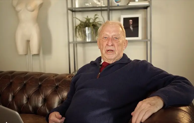 Opa Kobus geeft zijn visie op de Drank en Drugs boys