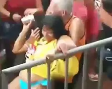 Opa vermaakt zich opperbest met carnaval