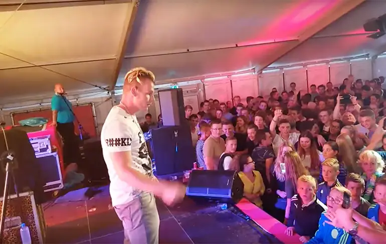 Optreden van Rapper Sjors op Haventerrein Den Oever