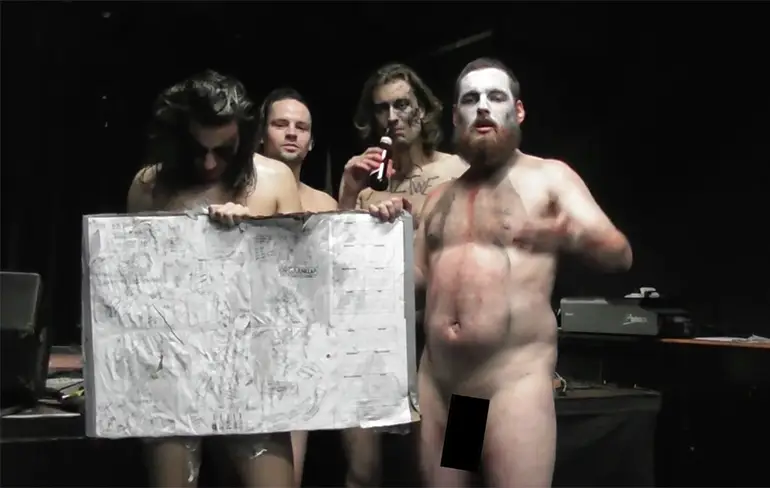 Orgaanklap komt met bizar drankspel in nieuwe videoclip