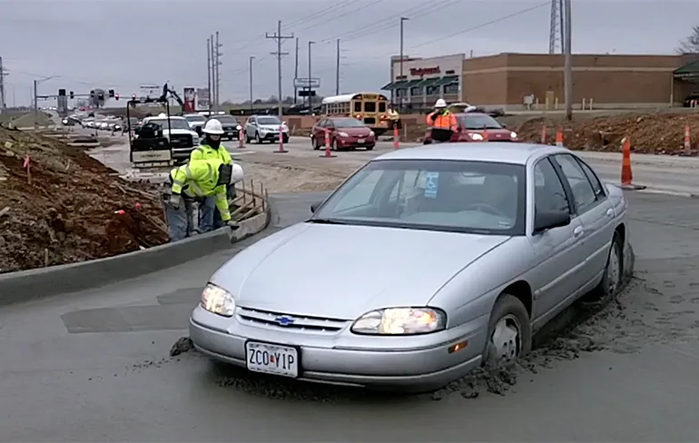 Oudere man dacht wel afslag te kunnen nemen met vers gelegd beton