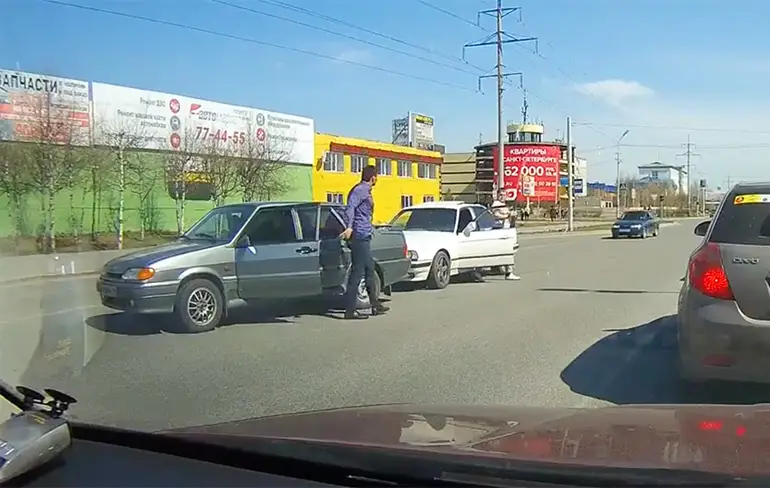 Ouderwetse Russische Road staat op het punt te beginnen, maar...