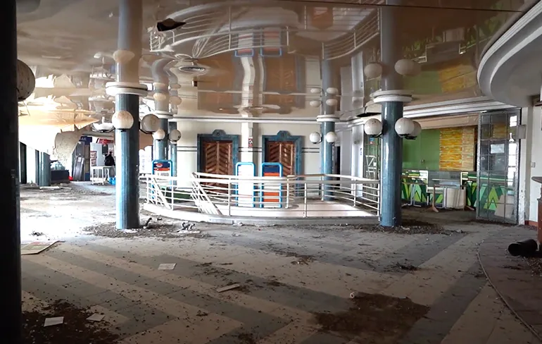 Overnachten in een groot verlaten winkelcentrum in Portugal