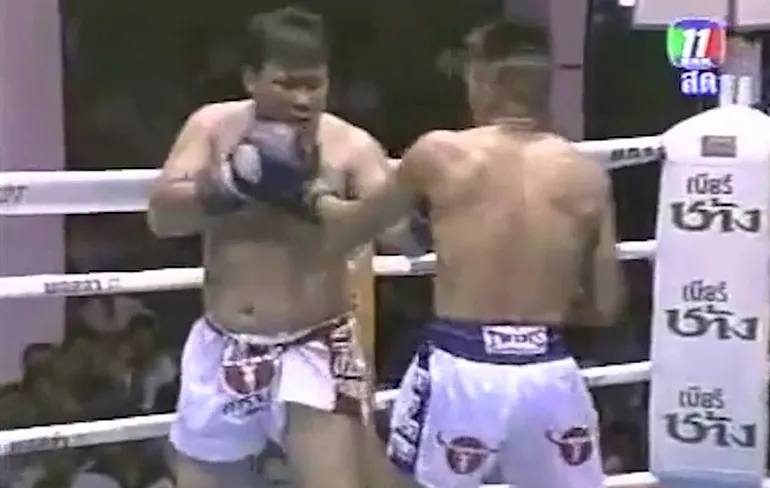 Ozzy Man geeft commentaar op grappigste kickboks gevecht ooit!